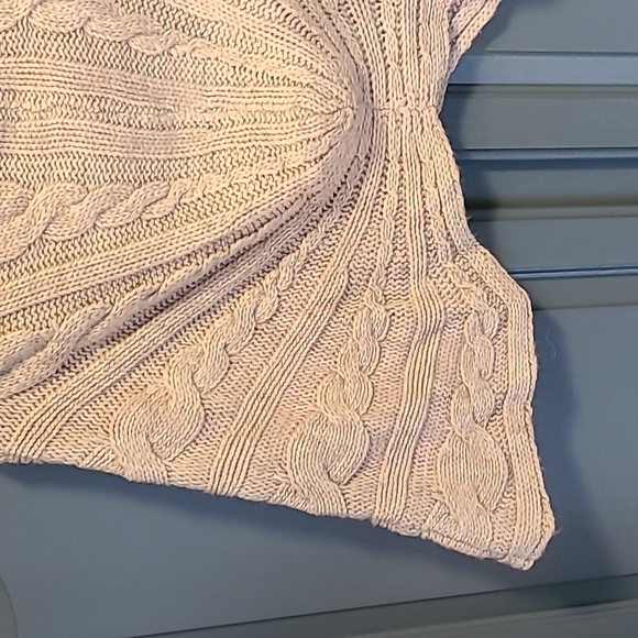 Like new turtle neck cape/poncho. Made in Italy - Picture 3 of 9